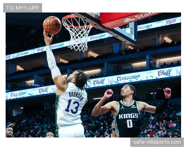 国王进攻节奏控制 利用独行侠防守漏洞进行内外结合战术复盘